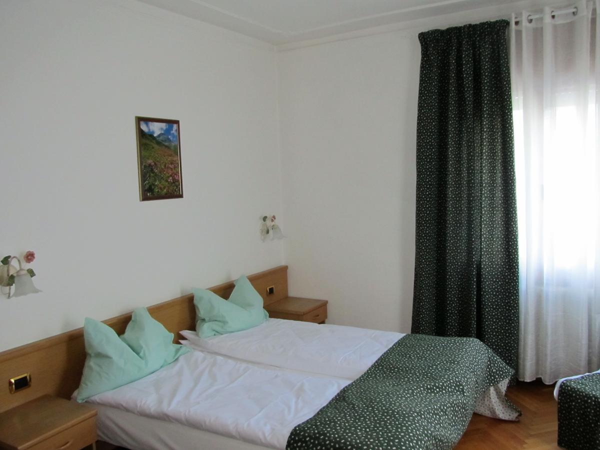 Green Base Hotel B&B Male Bagian luar foto