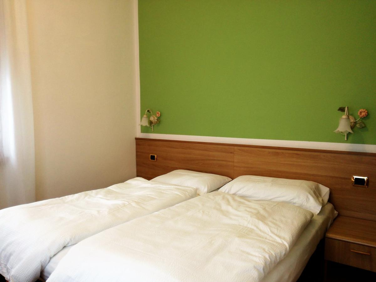 Green Base Hotel B&B Male Bagian luar foto