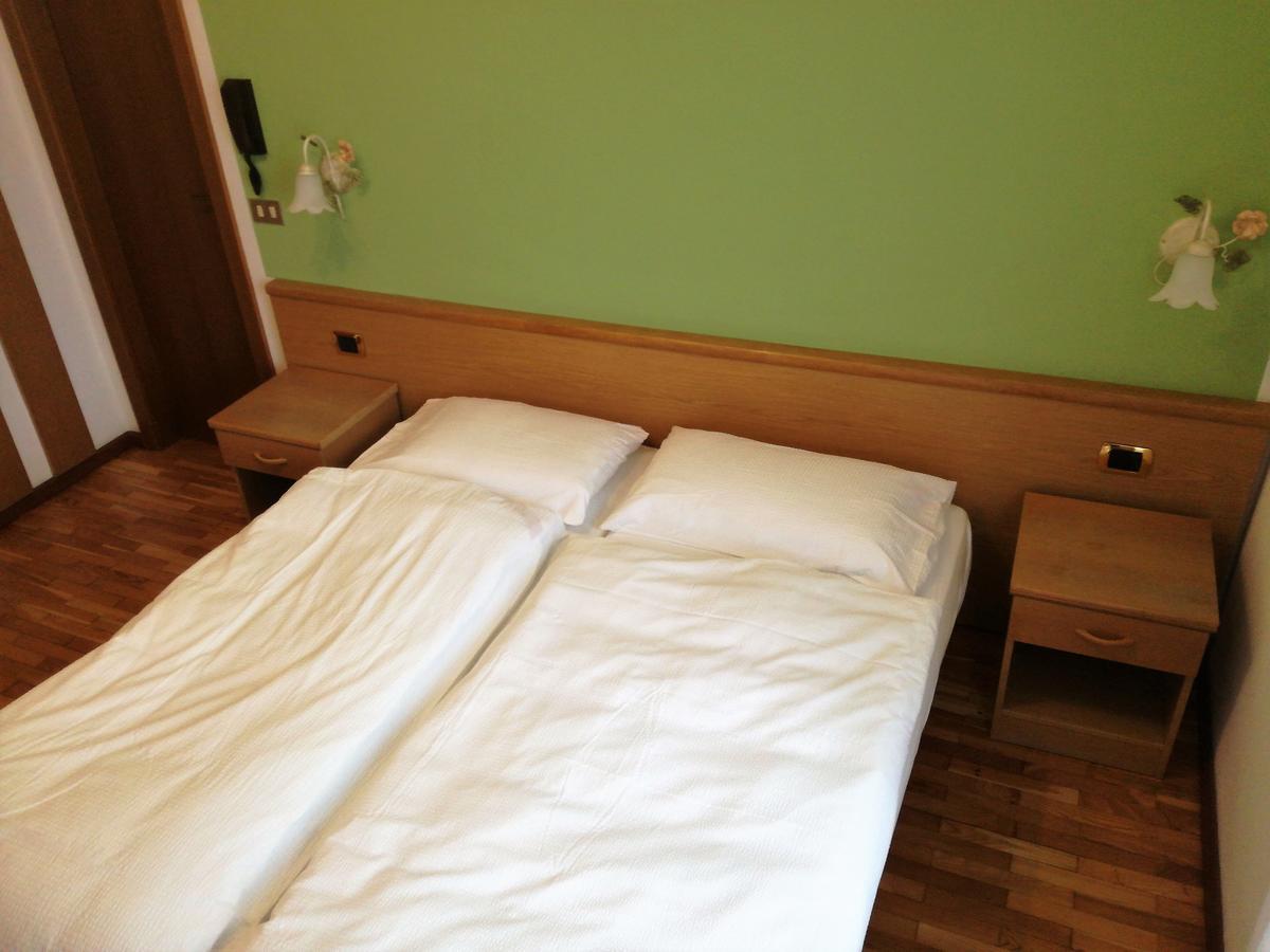 Green Base Hotel B&B Male Bagian luar foto