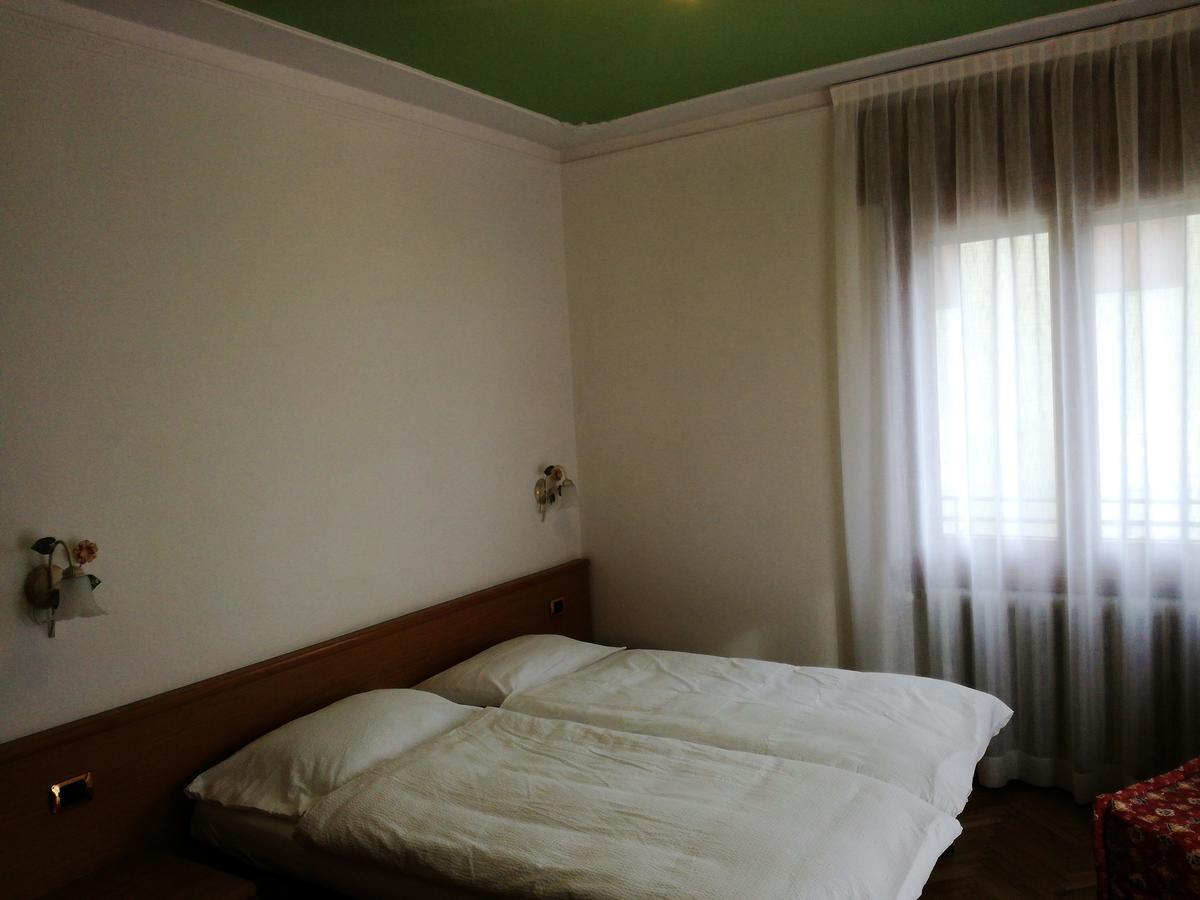 Green Base Hotel B&B Male Bagian luar foto