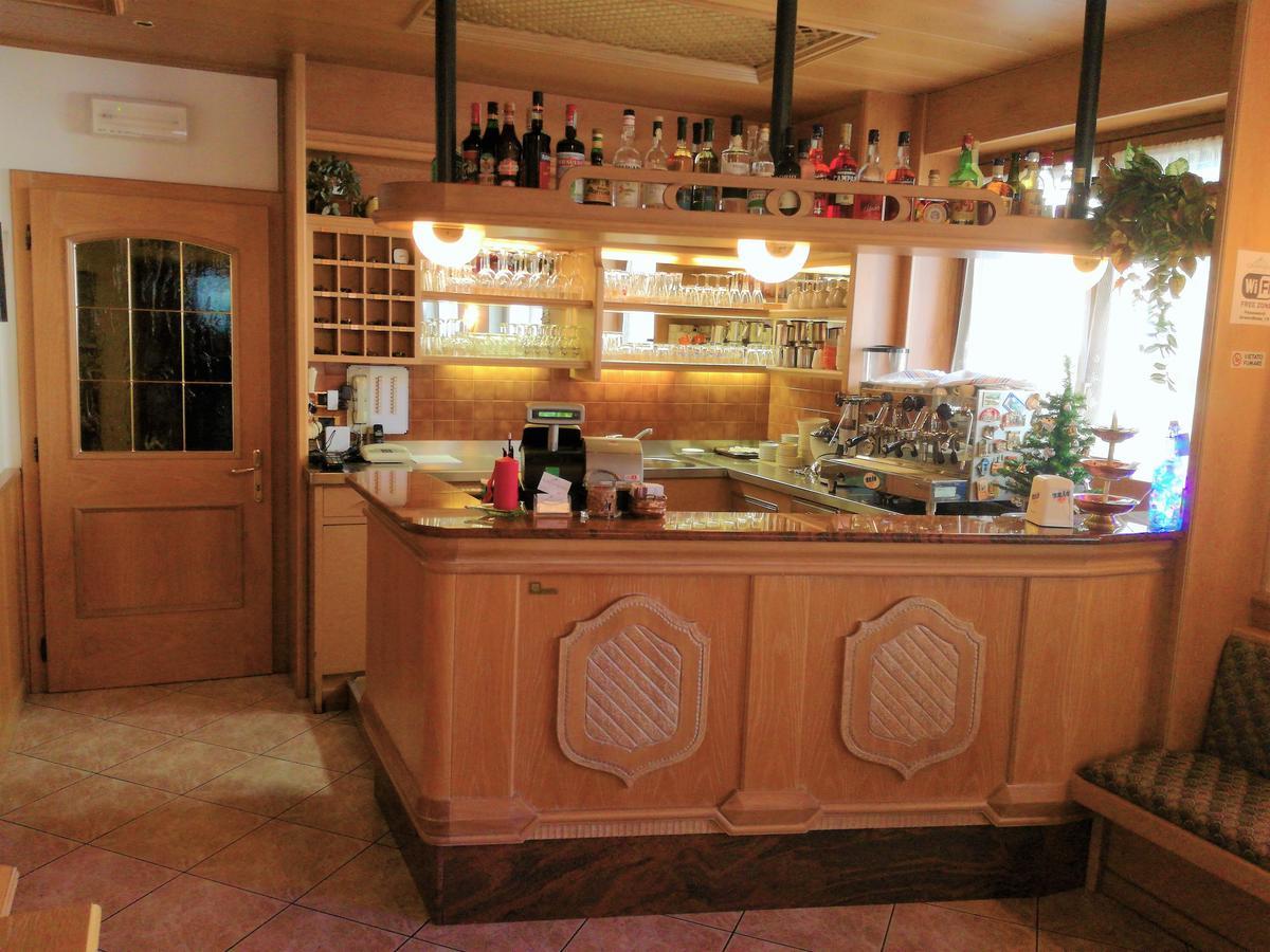 Green Base Hotel B&B Male Bagian luar foto